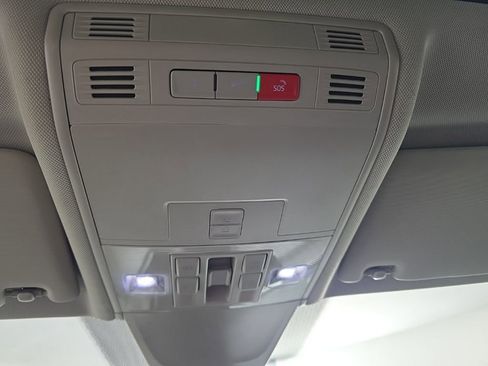 Used 2022 Volkswagen Tiguan SE image 26