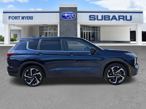 Used 2023 Mitsubishi Outlander SE AWD/4WD image 3