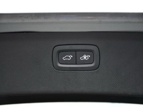 Certified 2025 Volvo XC90 B6 Plus image 23