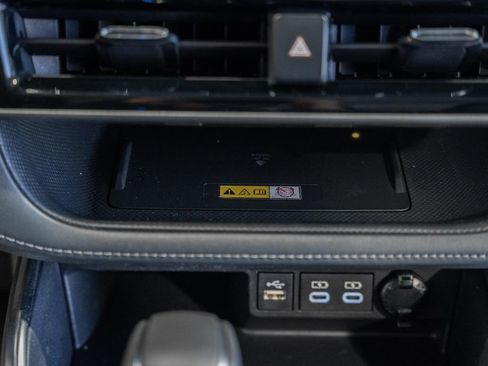 Used 2023 Toyota Highlander Limited image 24