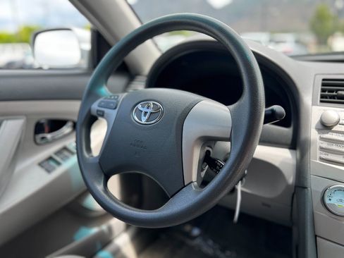 Used 2010 Toyota Camry LE FWD image 11