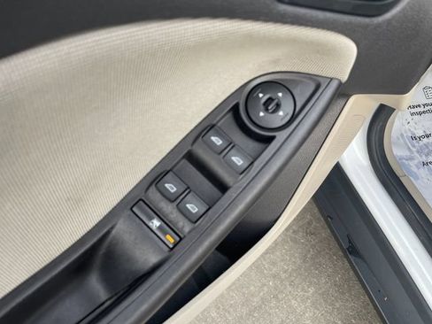 Used 2014 Ford Focus SE w/ SE Winter Package FWD image 12