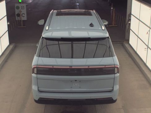 Used 2025 Lincoln Navigator L Reserve image 6
