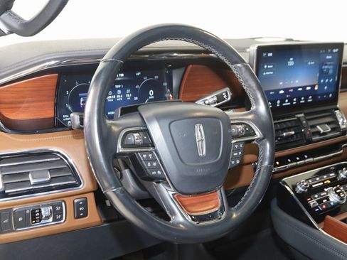 Used 2022 Lincoln Navigator Reserve image 6