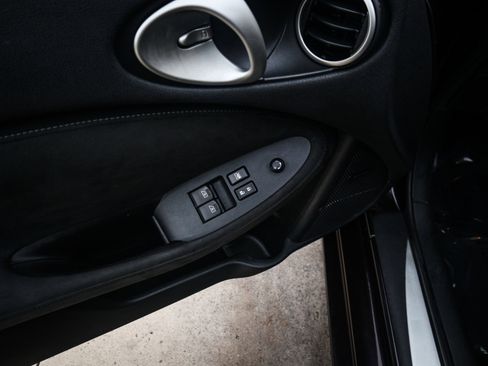 Used 2017 Nissan 370Z Touring image 15