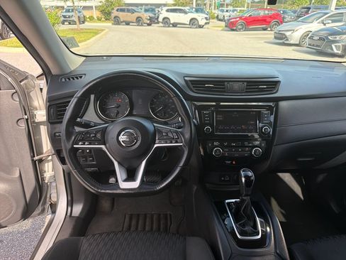 Used 2018 Nissan Rogue SV w/ Premium Package FWD image 30
