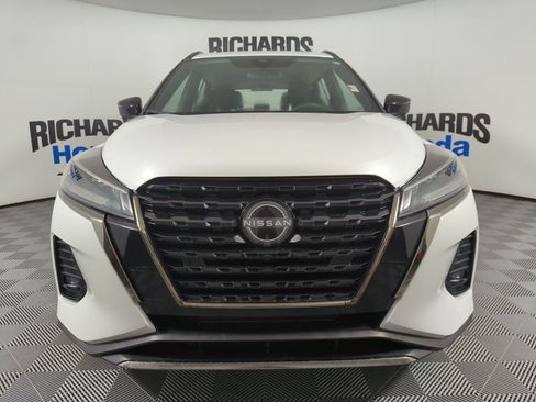 Used 2022 Nissan Kicks SR FWD image 3
