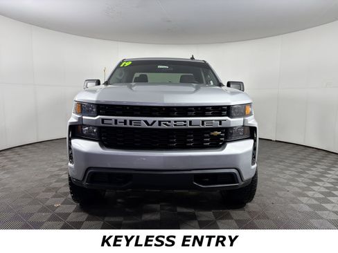 Used 2019 Chevrolet Silverado 1500 Custom w/ Custom Value Package image 2
