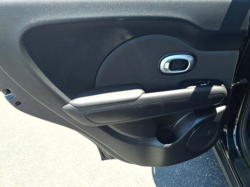 Used 2018 Kia Soul + FWD image 15