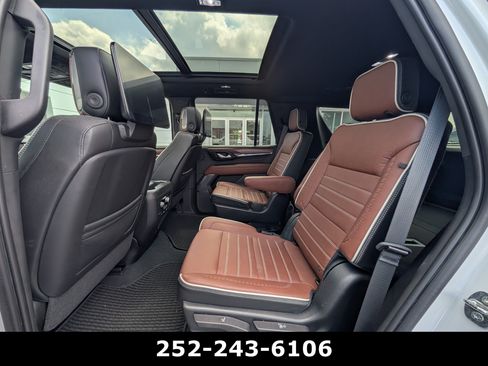 Used 2023 GMC Yukon Denali Ultimate AWD/4WD image 11