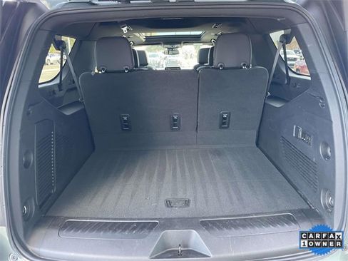 Used 2023 Chevrolet Suburban LT w/ Luxury Package image 9