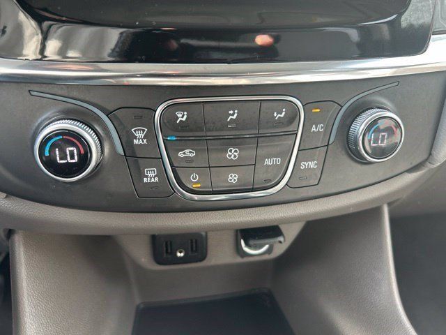 Used 2021 Chevrolet Traverse LT FWD image 29
