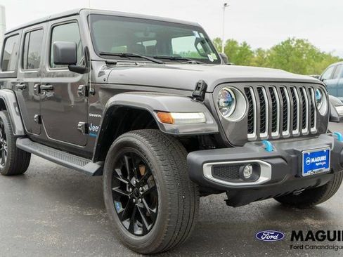 Used 2023 Jeep Wrangler Unlimited Sahara w/ Cold Weather Group AWD/4WD image 4