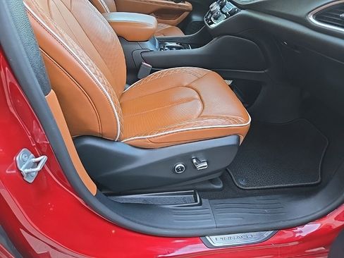 Used 2024 Chrysler Pacifica Pinnacle image 86