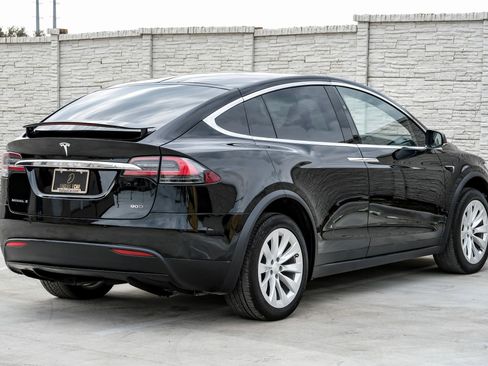 Used 2017 Tesla Model X 90D image 11