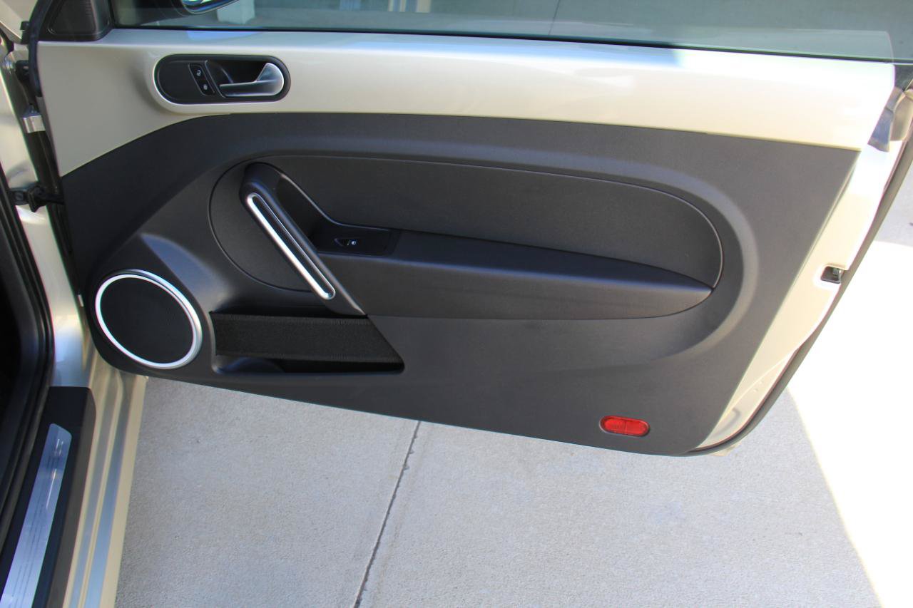 Used 2012 Volkswagen Beetle 2.5 FWD image 19