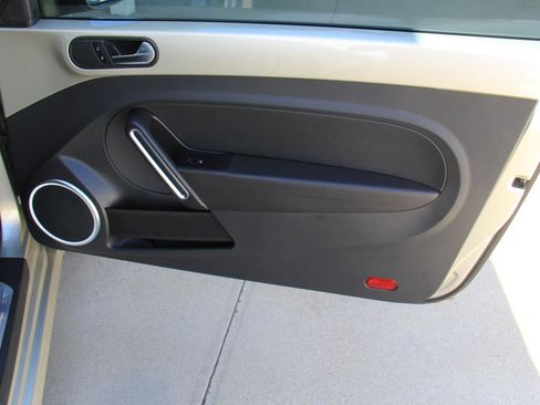 Used 2012 Volkswagen Beetle 2.5 image 19