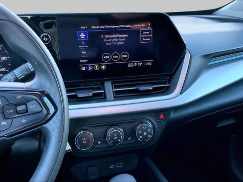 Used 2024 Chevrolet Trax LS w/ LS Convenience Package FWD image 7