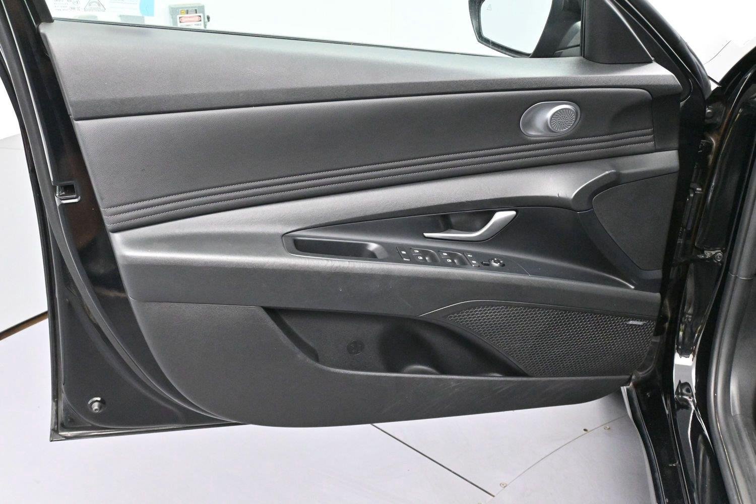 Used 2021 Hyundai Elantra Limited w/ Cargo Package FWD image 10