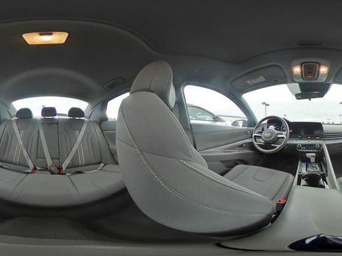 Used 2025 Hyundai Elantra SEL image 42