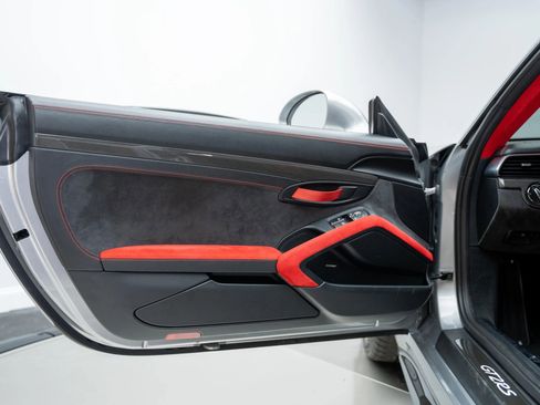 Used 2018 Porsche 911 GT2 RS image 29