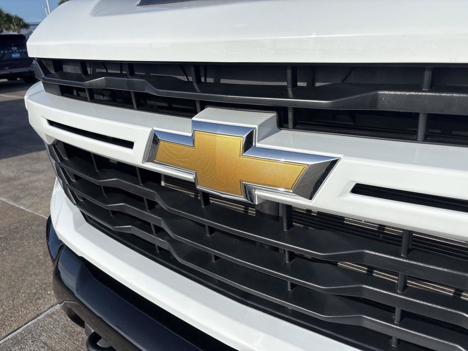 Used 2024 Chevrolet Silverado 2500 Custom w/ Custom Value Package AWD/4WD image 3