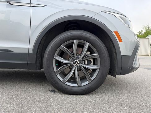 Used 2022 Volkswagen Tiguan SE FWD image 6