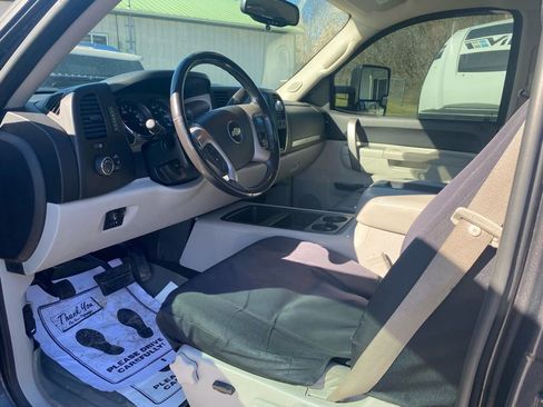 Used 2010 Chevrolet Silverado 2500 LT w/ Interior Plus Package image 10