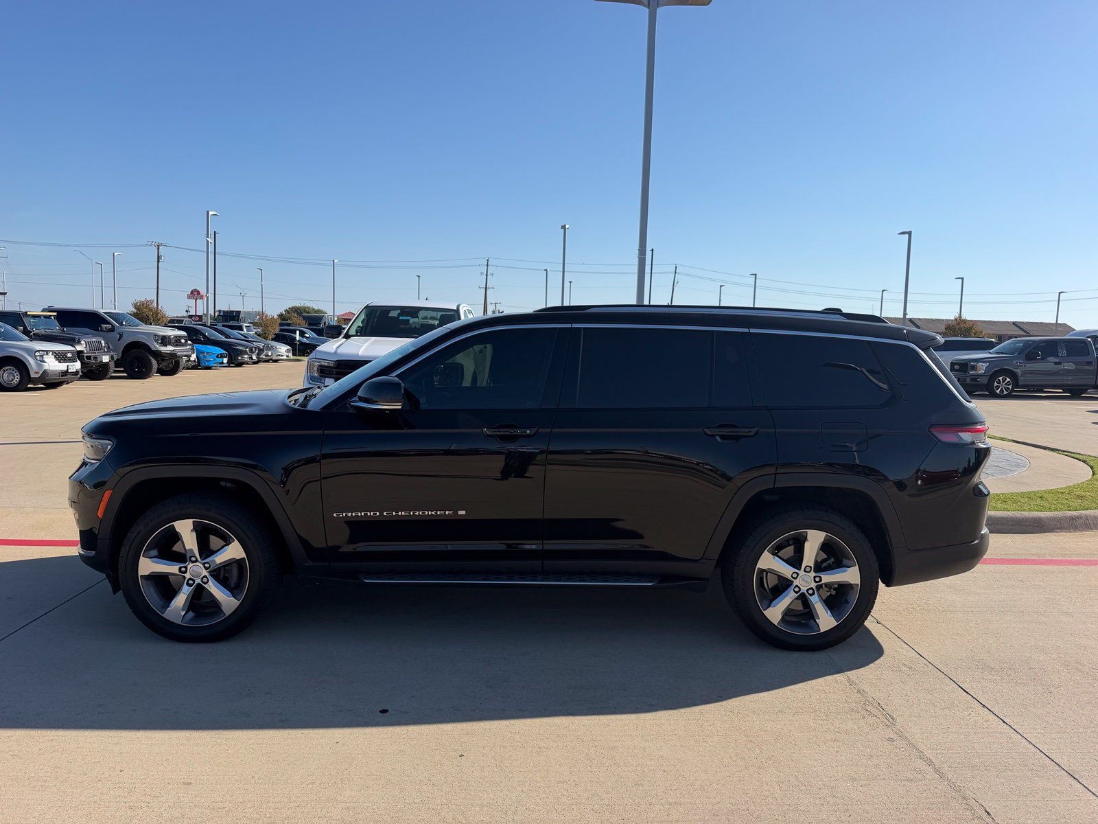 Used 2022 Jeep Grand Cherokee L Limited w/ Luxury Tech Group II AWD/4WD image 5