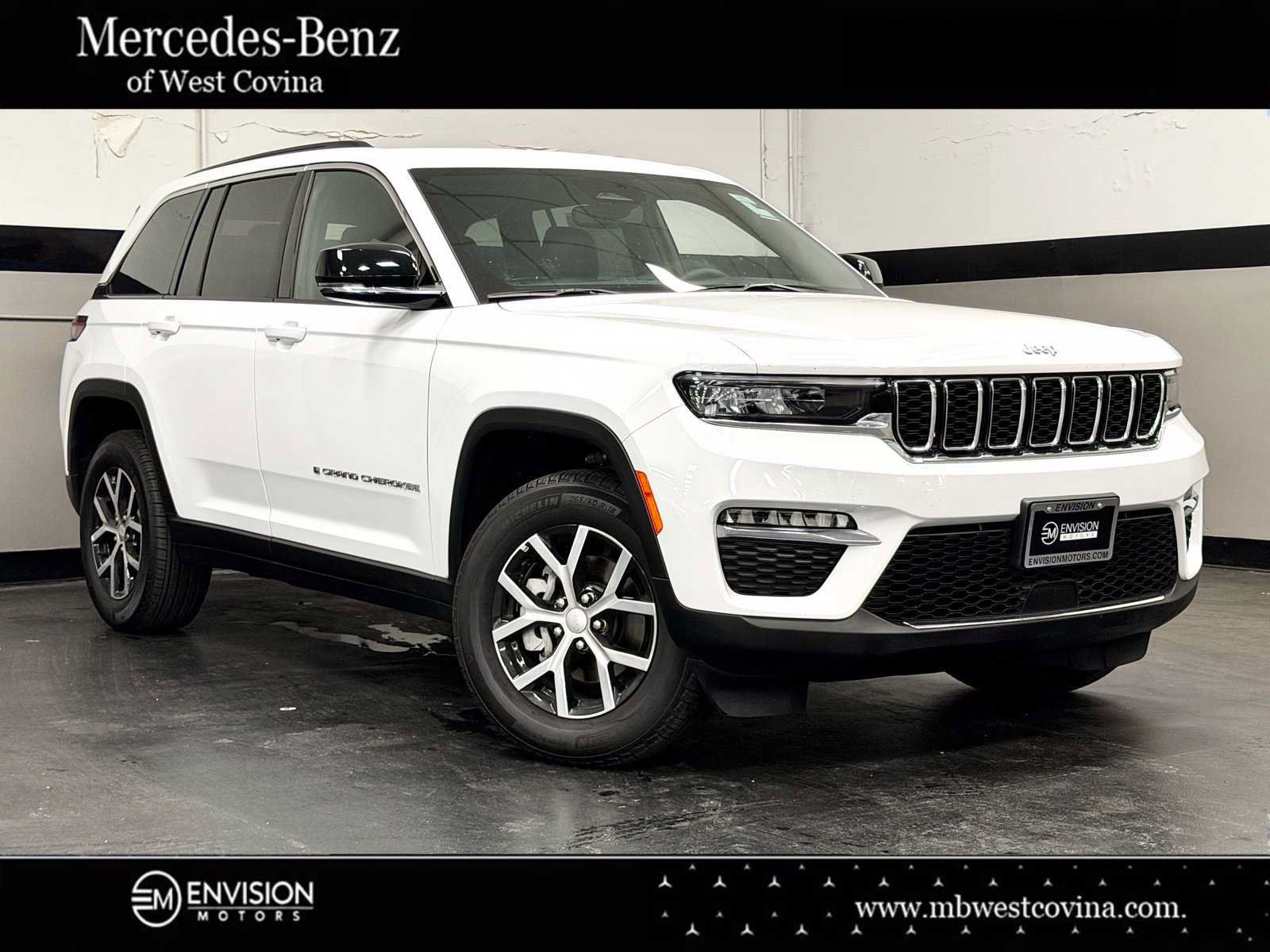 Used 2024 Jeep Grand Cherokee Limited RWD image 1