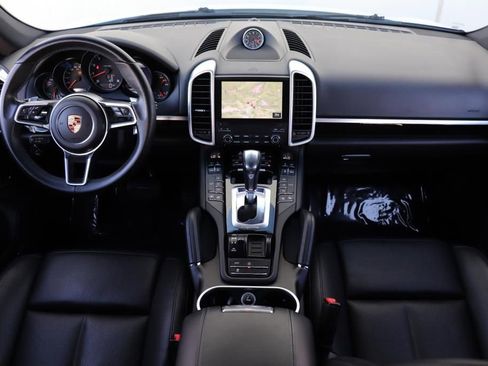 Used 2018 Porsche Cayenne Platinum Edition w/ Premium Package image 46