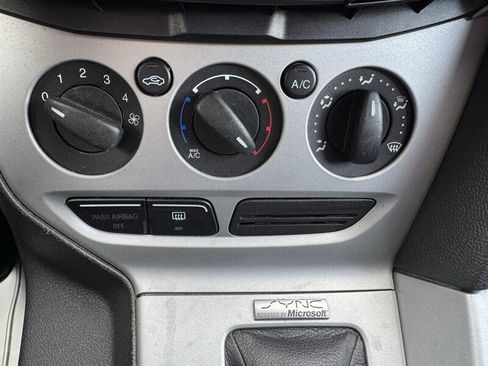 Used 2013 Ford Focus SE FWD image 21