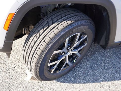 New 2025 Jeep Grand Cherokee L Limited w/ Trailer Tow Package image 9