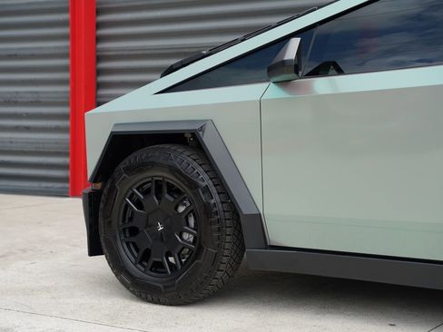 Used 2024 Tesla Cybertruck AWD Crew Cab image 8