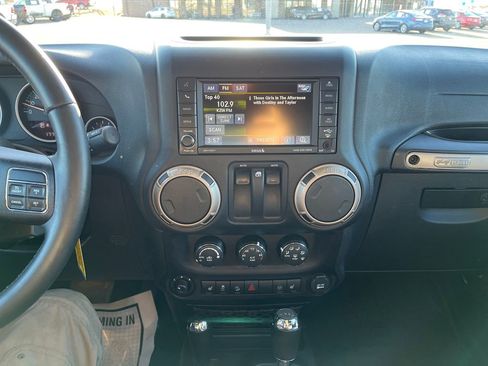 Used 2016 Jeep Wrangler Sahara image 23