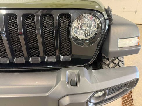 Used 2021 Jeep Wrangler Sport AWD/4WD image 5