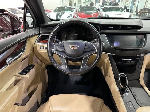 Used 2018 Cadillac XT5 Luxury w/ Driver Awareness Package FWD image 9