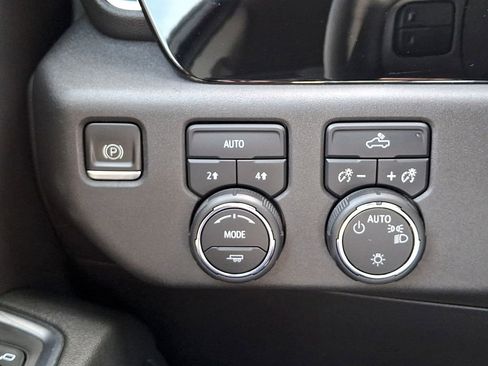 Used 2023 Chevrolet Silverado 1500 LT AWD/4WD image 22
