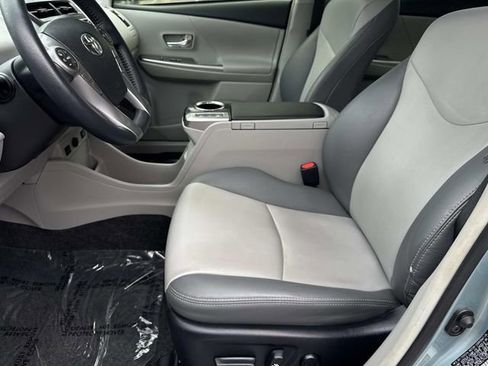 Used 2017 Toyota Prius V Four FWD image 20