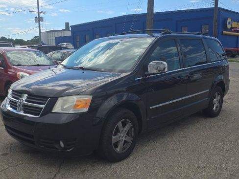 Used 2010 Dodge Grand Caravan SXT FWD image 3