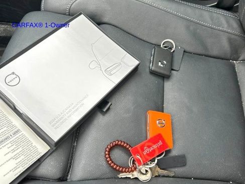 Certified 2024 Volvo XC40 B5 Plus w/ Climate Package image 8