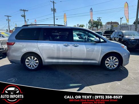 Used 2016 Toyota Sienna XLE Premium image 4