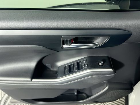 Used 2022 Toyota Highlander XLE FWD image 14