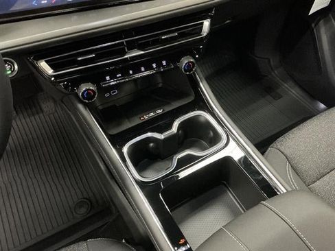 New 2026 Chevrolet Traverse LT w/ LPO, Floor Liner Package FWD image 16
