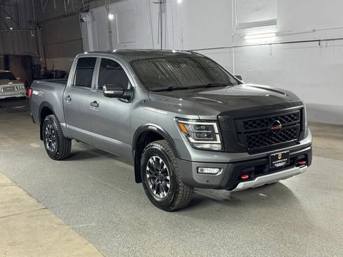 Used 2020 Nissan Titan PRO-4X w/ Pro-4x Convenience Package AWD/4WD image 3