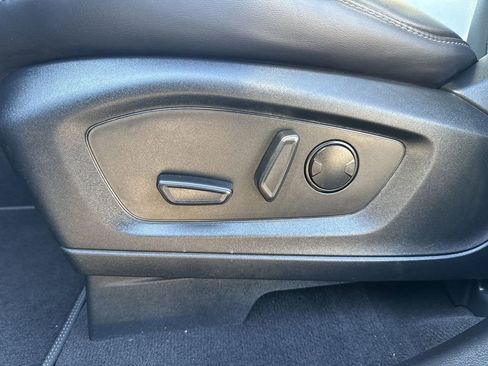 Used 2023 Ford Explorer XLT w/ Equipment Group 202A AWD/4WD image 12
