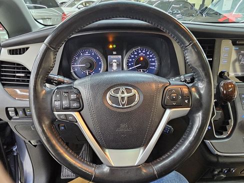 Used 2015 Toyota Sienna Limited FWD image 31