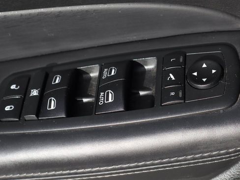 Used 2020 Jeep Grand Cherokee Overland image 16