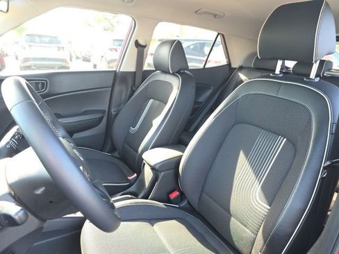Certified 2023 Hyundai Venue Limited FWD image 4