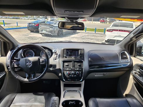 Used 2019 Dodge Grand Caravan SXT image 15